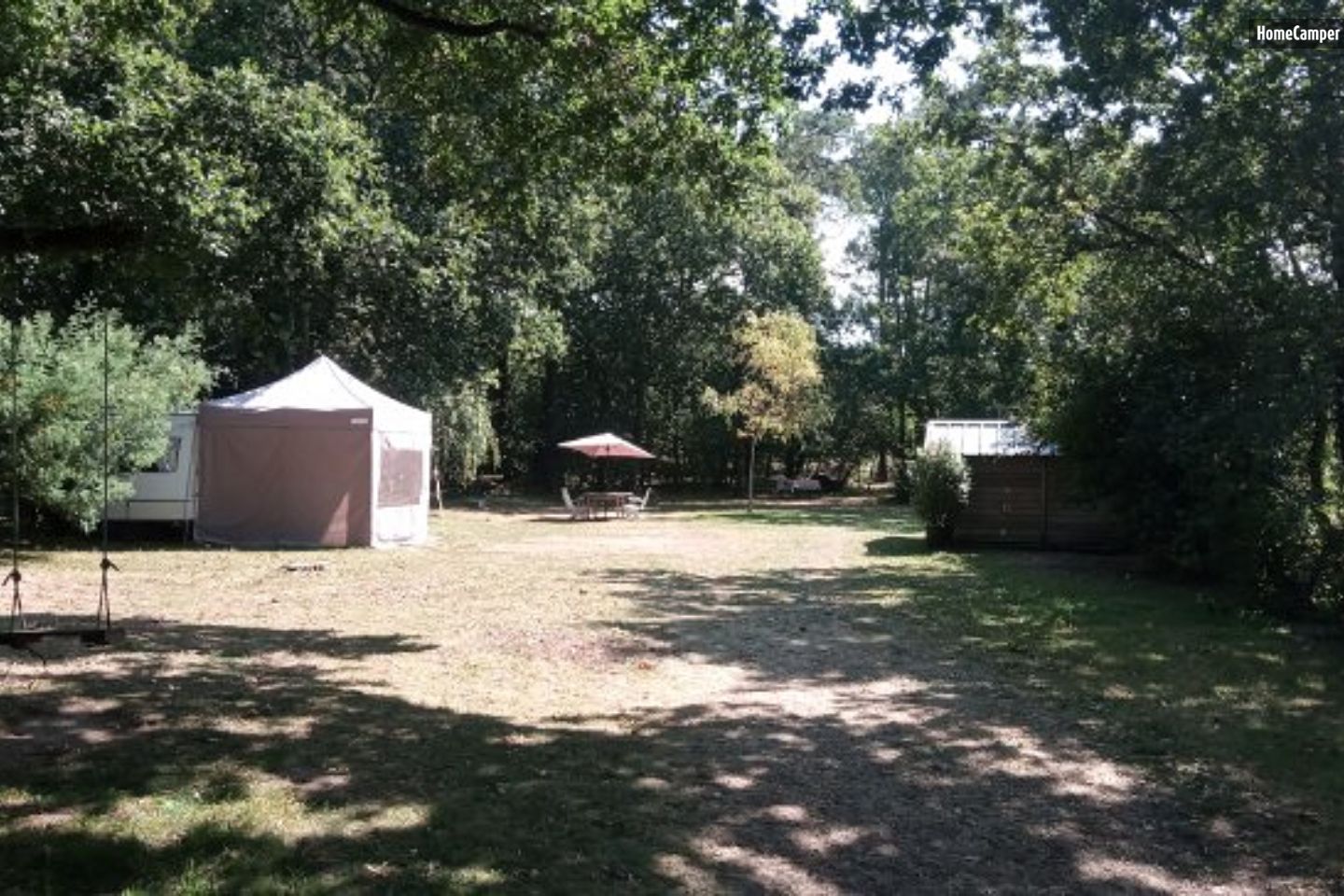 Ploneour Lanvern, Brittany: bucolic stay with caravans and chalet kitchen