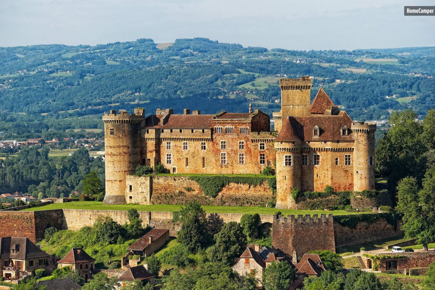 Campspace in LATOUILLE-LENTILLAC, Occitanie