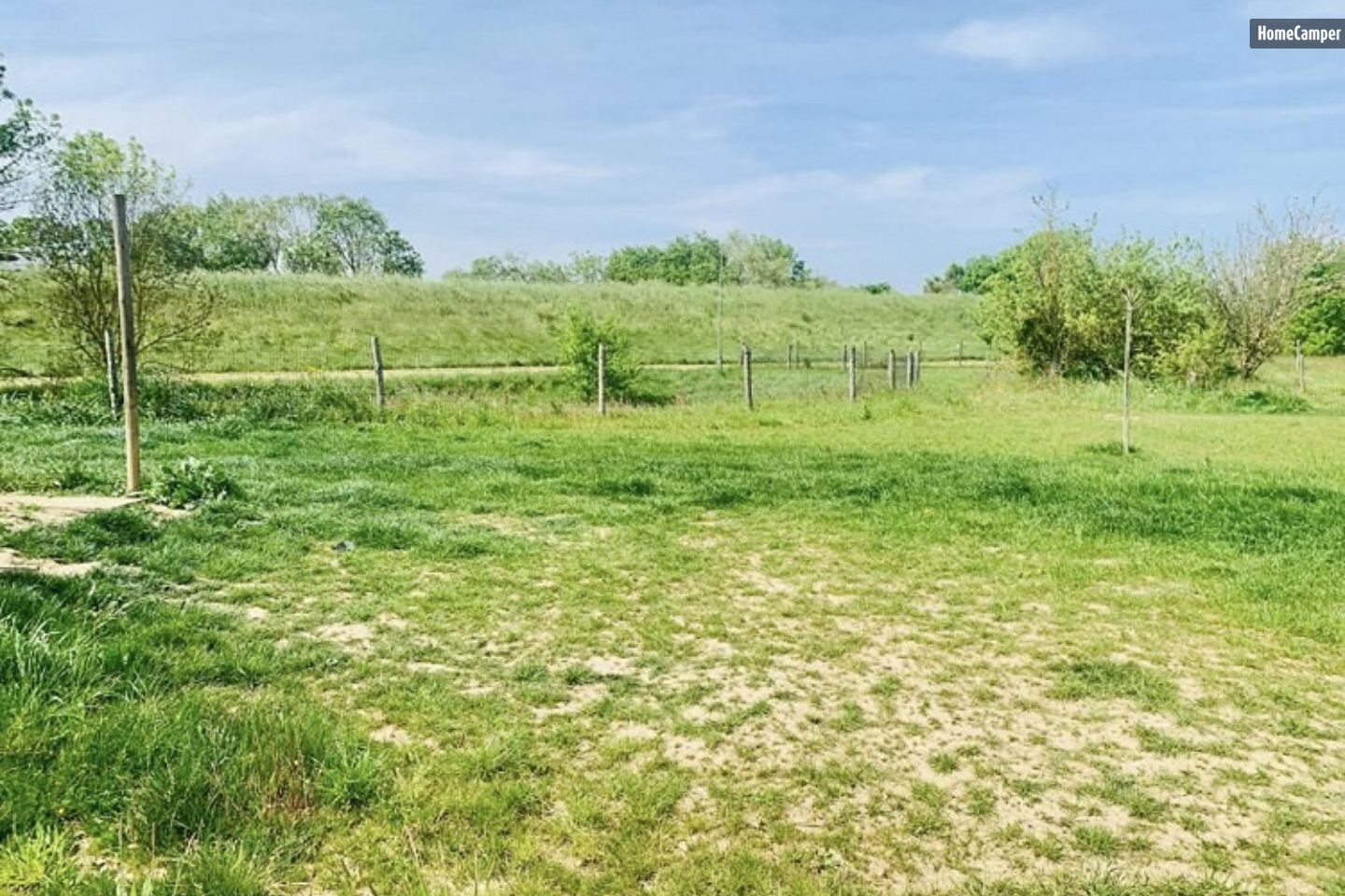 Campspace in LE MESNIL EN VALLEE, Pays de la Loire