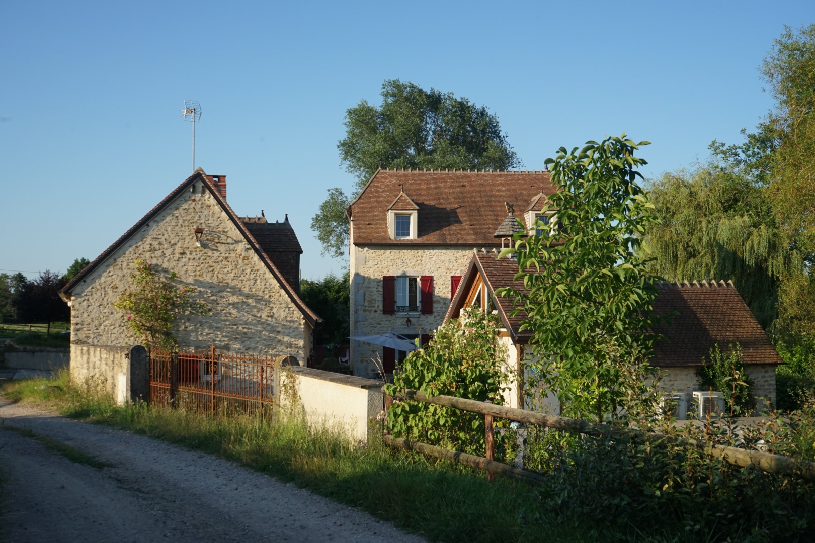Quiet and private campsite with table d'hôtes and swimming pool