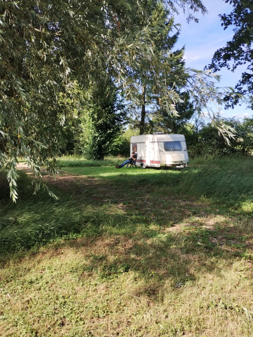 Kamperen in het groen, met ruimte om op adem te komen.