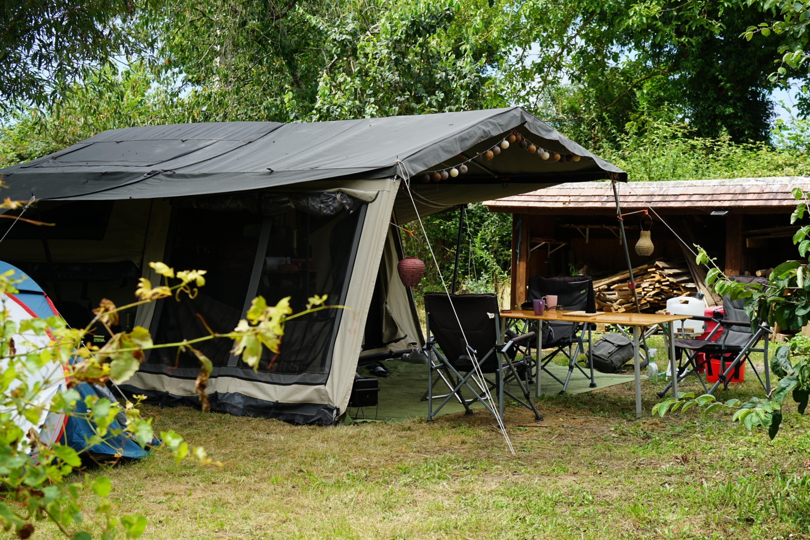Quiet and private campsite with table d'hôtes and swimming pool
