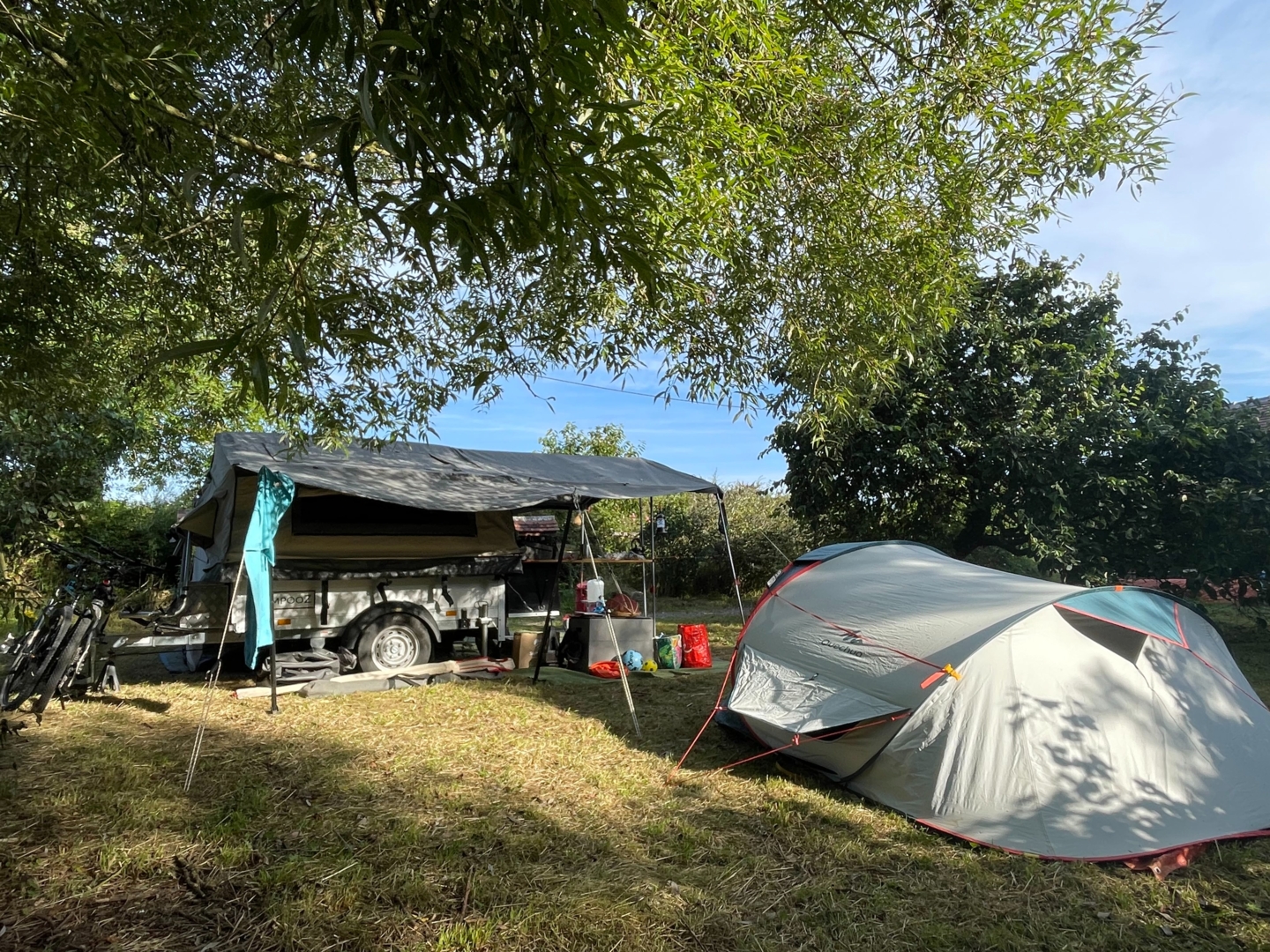 Quiet and private campsite with table d'hôtes and swimming pool