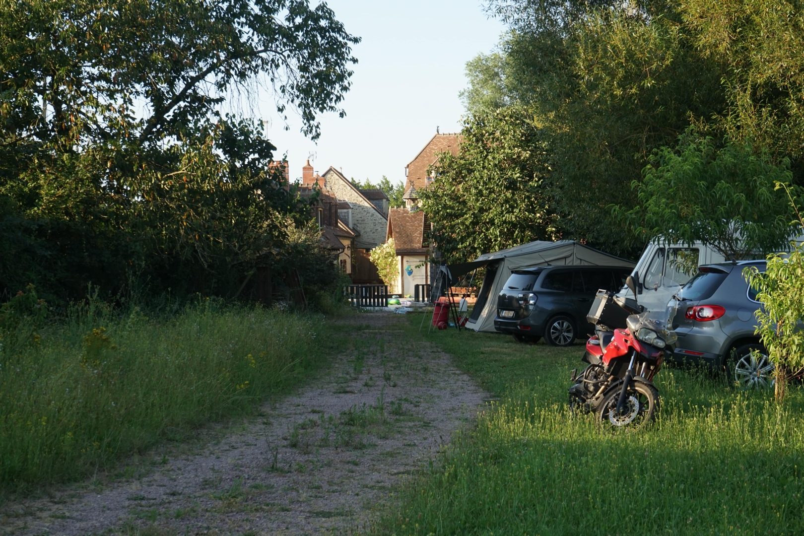 Quiet and private campsite with table d'hôtes and swimming pool