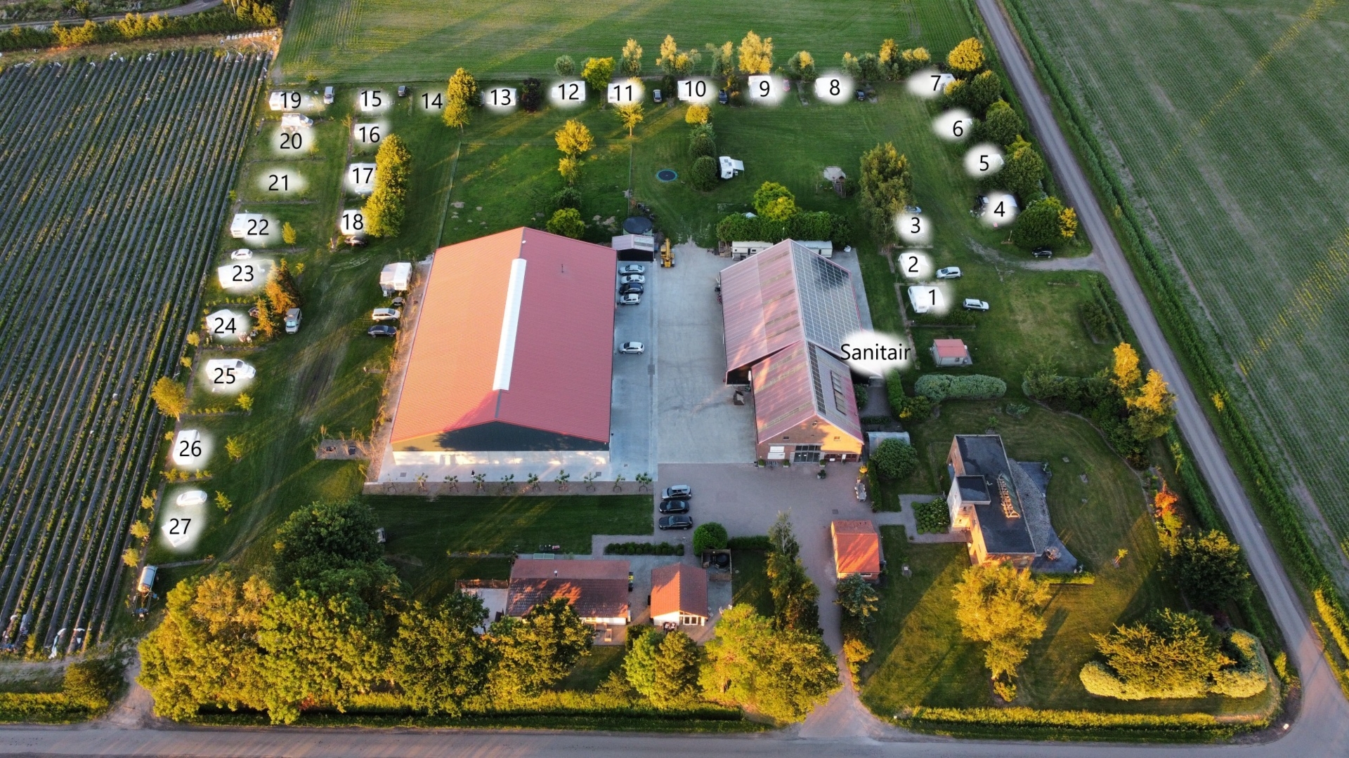 Gerumiges Bauernhaus Camping