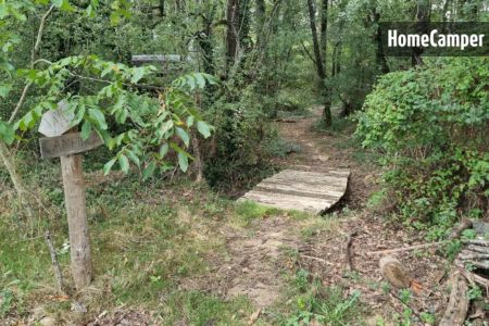 Emplacement tente sur site permacole — camping Champagné-Saint-Hilaire