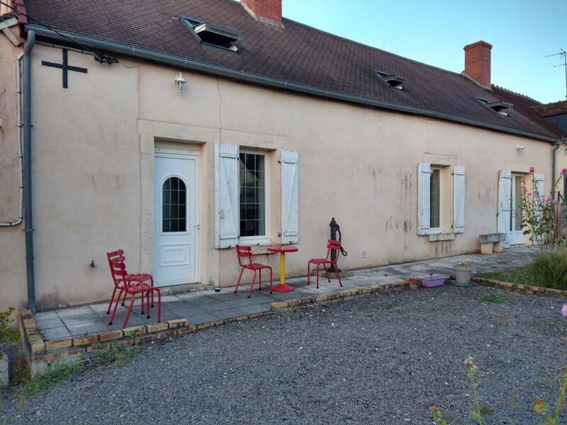 Kampeerplaats in La Chapelle-Saint-Ursin, Centre-Val de Loire afbeelding 1