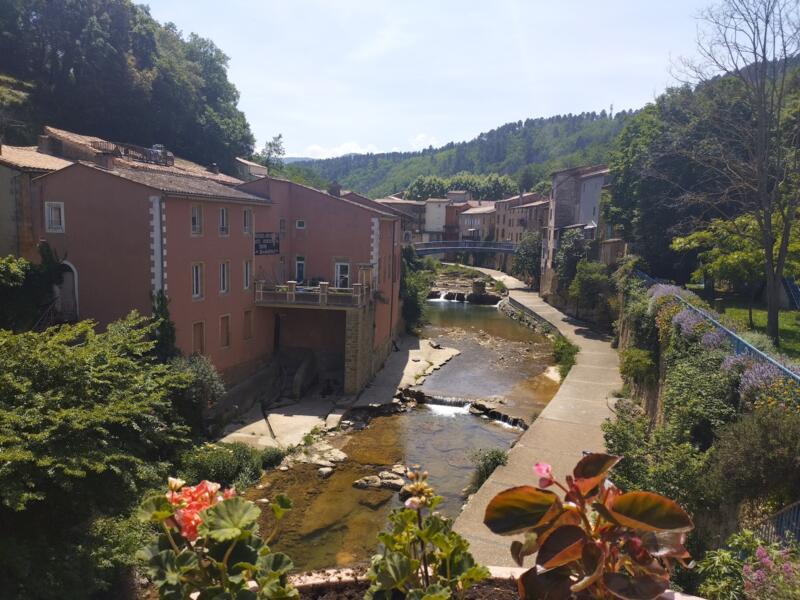 100% natuurcamping in het regionale natuurpark Corbières-Fenouillèdes. afbeelding