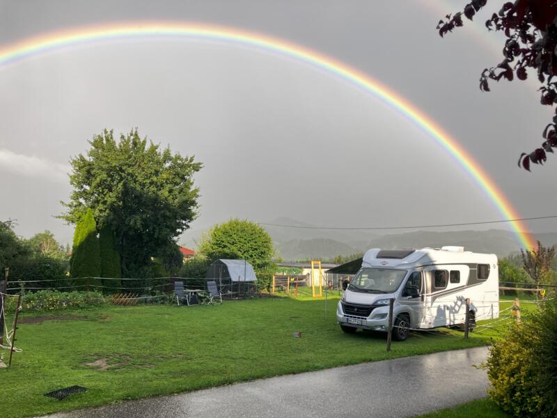 Staanplaats bij de paardenboerderij op een idyllische locatie met panoramisch uitzicht