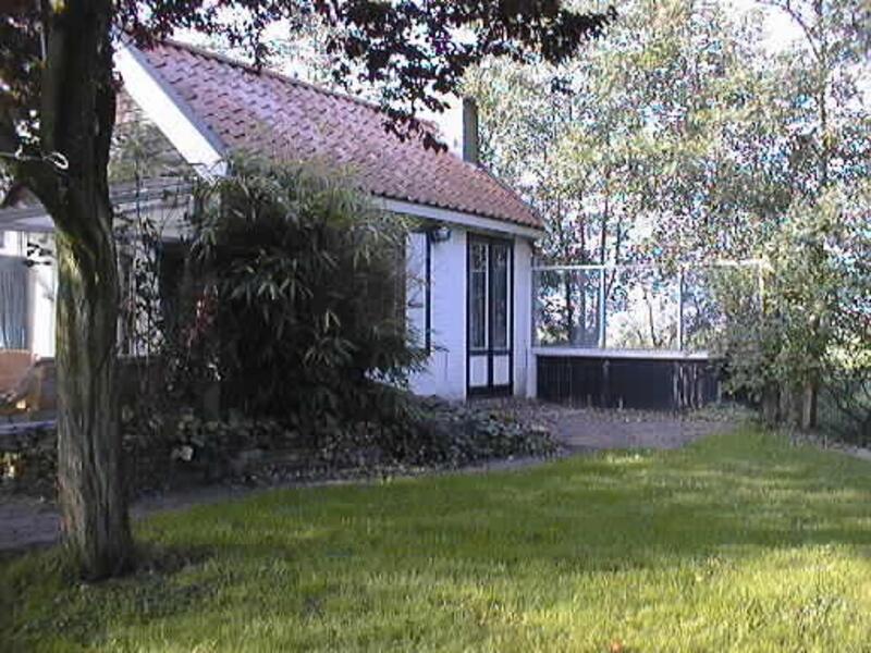 Fijn vakantiehuisje aan het water vlakbij Sneek