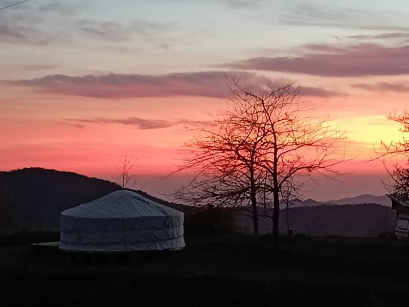 Kampeerplaats in Castel Vittorio, Imperia afbeelding